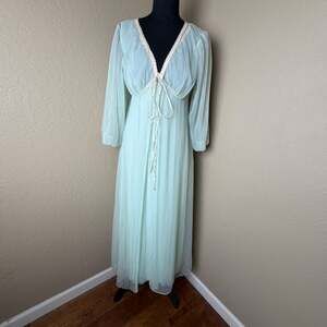 Vintage Mint Green Nylon Peignoir Set Size 36 Lace Trim Nightgown Robe Sheer